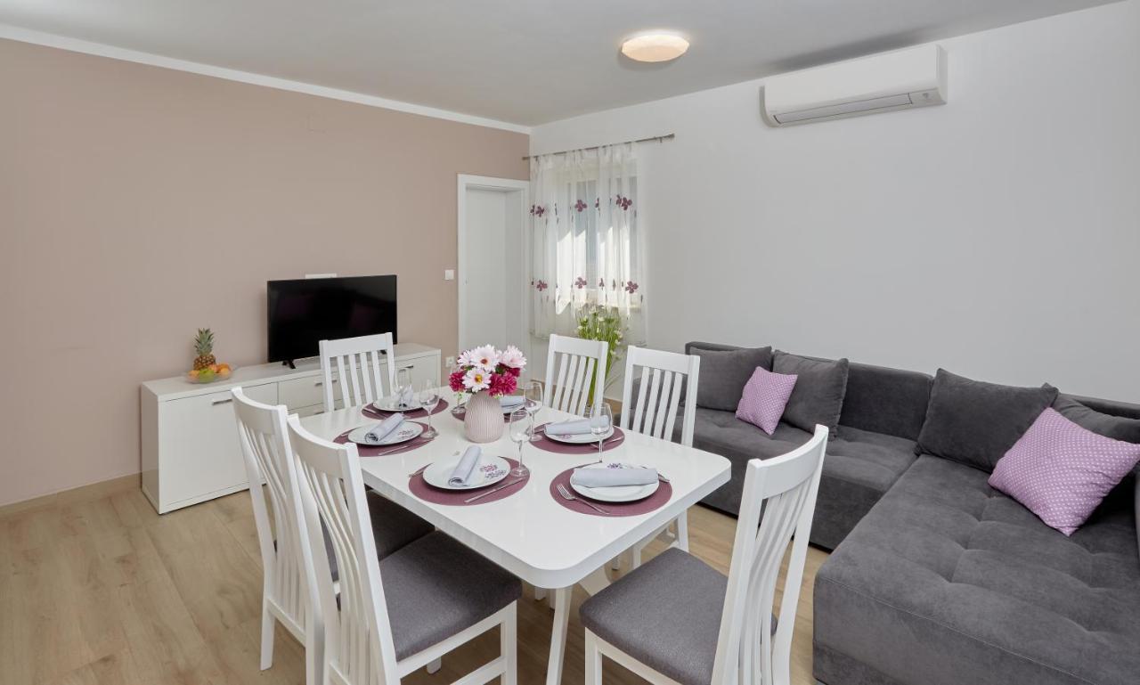 Apartments Nika Turanj Kültér fotó