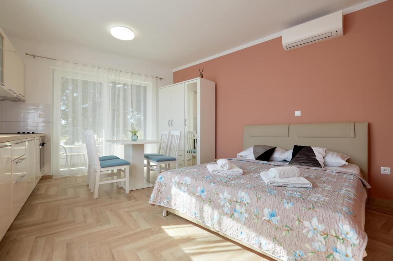 Apartments Nika Turanj Kültér fotó